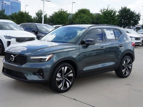 New 2026 Volvo XC40 B5 Plus w/ Protection Package Premier image 2