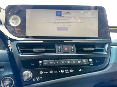 Used 2025 Lexus ES 300h Ultra Luxury FWD image 19