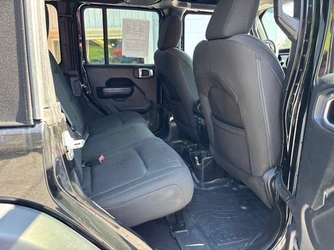 Used 2018 Jeep Wrangler Unlimited Sport S AWD/4WD image 9