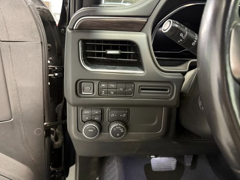 Used 2022 Chevrolet Suburban LT w/ Luxury Package image 11