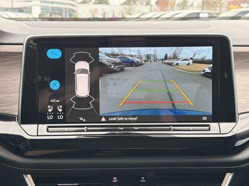 Used 2025 Volkswagen Atlas SEL image 30