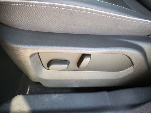 Used 2023 Buick Envision Essence w/ Technology Package I image 8