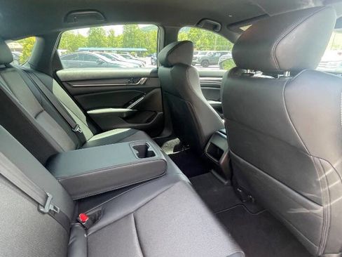 Used 2018 Honda Accord Sport image 19