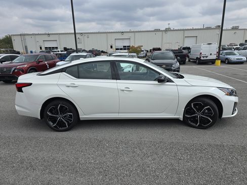 New 2025 Nissan Altima 2.5 SR w/ SR Premium Package image 13