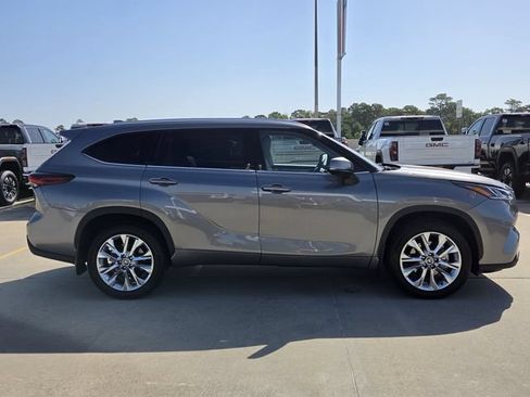 Used 2026 Toyota Highlander Limited AWD/4WD image 4