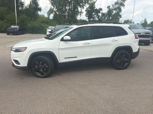 Used 2019 Jeep Cherokee Latitude Plus AWD/4WD image 2