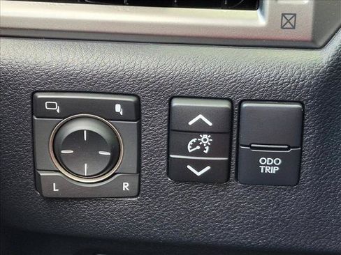 Used 2023 Lexus GX 460 Premium w/ Accessory Package AWD/4WD image 15