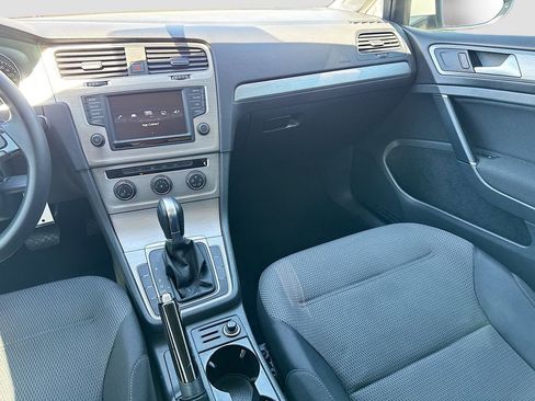 Used 2017 Volkswagen Golf S image 28