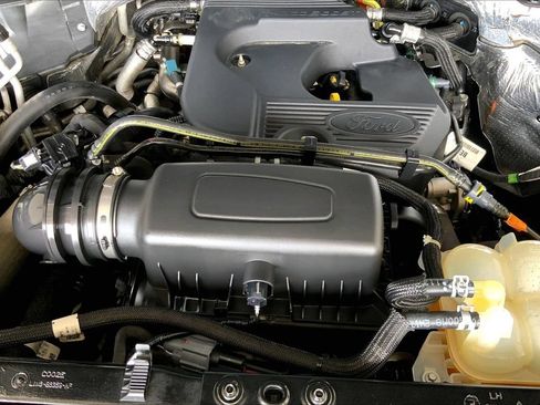 Used 2020 Ford Explorer XLT w/ Equipment Group 202A RWD image 32
