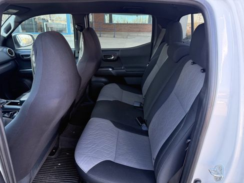 Used 2021 Toyota Tacoma TRD Off-Road image 11