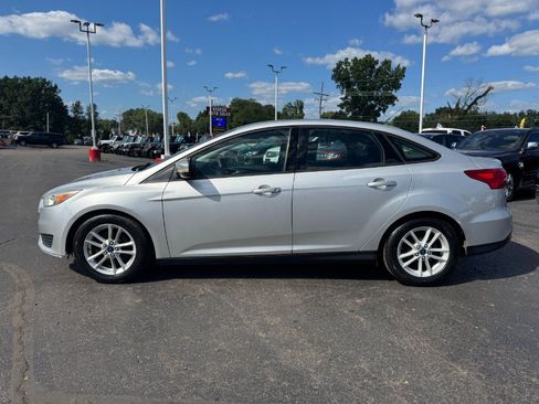 Used 2015 Ford Focus SE FWD image 2