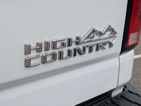 Used 2024 Chevrolet Silverado 2500 High Country w/ Technology Package AWD/4WD image 14