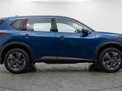 Used 2025 Nissan Rogue SV image 11