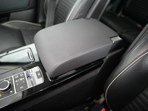 Used 2017 Land Rover Discovery HSE image 32