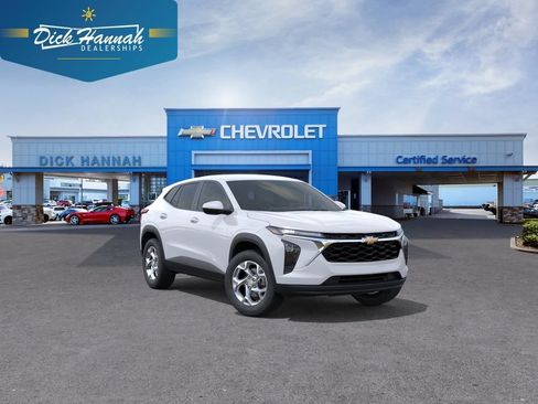 New 2026 Chevrolet Trax LS w/ LS Convenience Package FWD image 1
