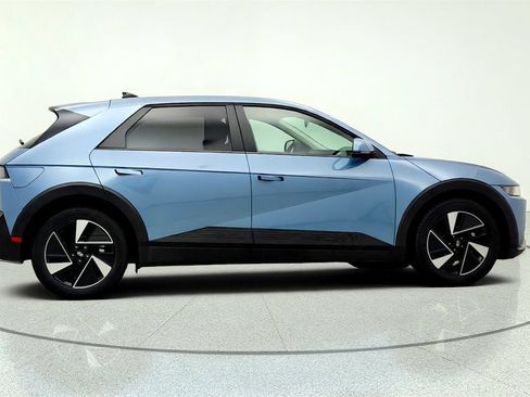 Used 2025 Hyundai Ioniq 5 SE AWD/4WD image 4