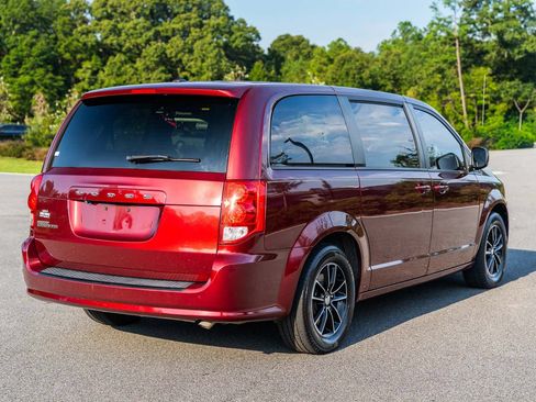 Used 2018 Dodge Grand Caravan SXT w/ Blacktop Package FWD image 7
