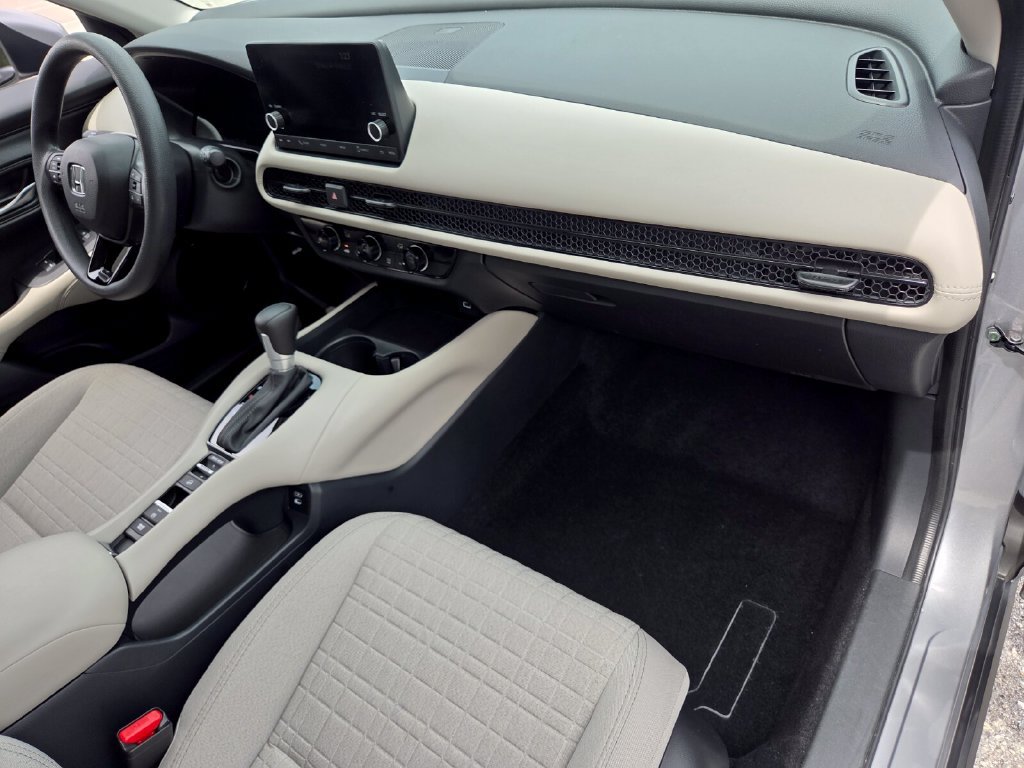 Certified 2025 Honda HR-V LX image 17