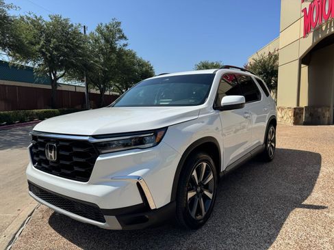 Used 2025 Honda Pilot Touring image 5
