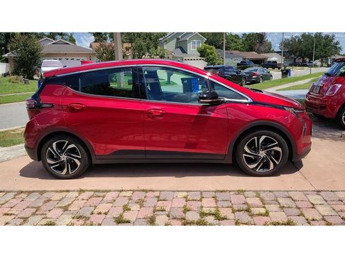 Used 2023 Chevrolet Bolt LT w/ Infotainment Package FWD image 4