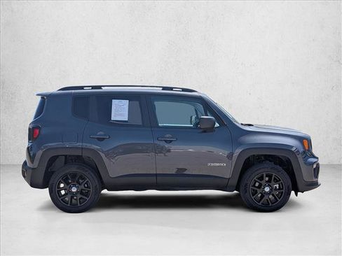 Used 2023 Jeep Renegade Latitude w/ Premium Group AWD/4WD image 4