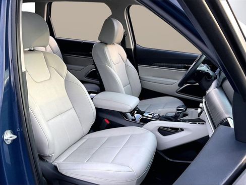 Used 2025 Kia Telluride EX w/ EX Captain's Chair Package image 22