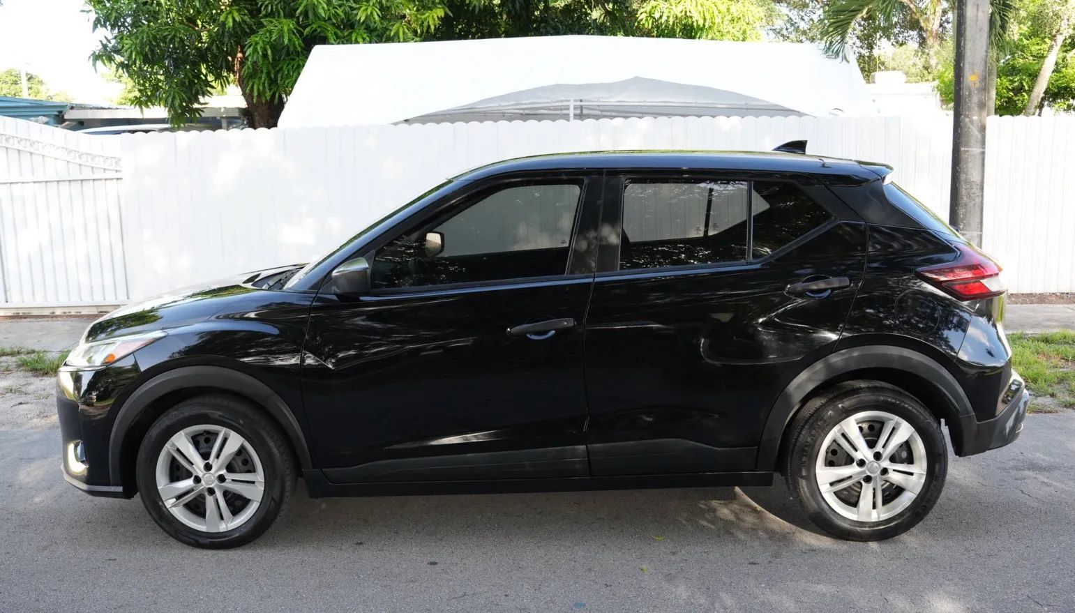 Used 2021 Nissan Kicks S FWD image 3
