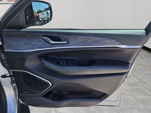 Used 2023 Jeep Grand Cherokee L Limited w/ Luxury Tech Group II image 13