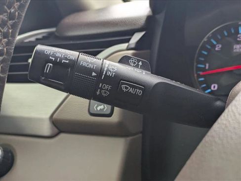 Used 2019 GMC Yukon SLT w/ Premium Edition image 12