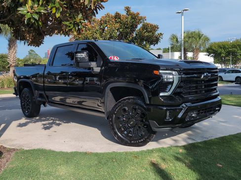 Used 2026 Chevrolet Silverado 2500 High Country w/ High Country Premium Package AWD/4WD image 2