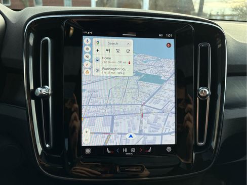 Used 2023 Volvo XC40 Recharge Plus image 17