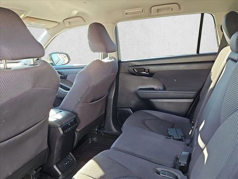 Certified 2022 Toyota Highlander LE image 17