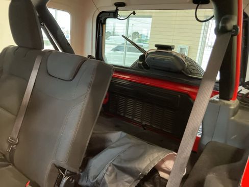 Used 2021 Jeep Wrangler Unlimited Sahara w/ Uconnect 4C Nav & Sound Group image 26