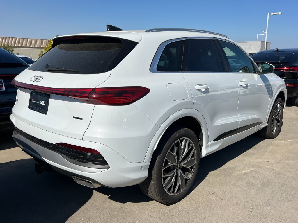 Certified 2025 Audi Q5 Premium Plus w/ Premium Plus AWD/4WD image 4
