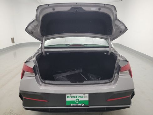 Used 2025 Hyundai Elantra SE FWD image 29
