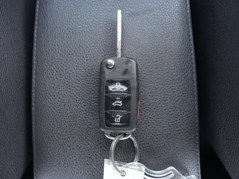Used 2012 Volkswagen Jetta SE FWD image 35