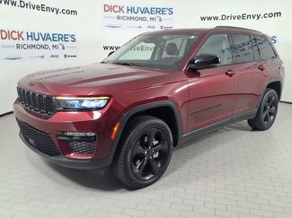 Used 2023 Jeep Grand Cherokee Limited w/ Black Appearance Package AWD/4WD video 1