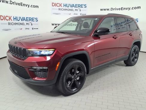 Used 2023 Jeep Grand Cherokee Limited w/ Black Appearance Package AWD/4WD image 1