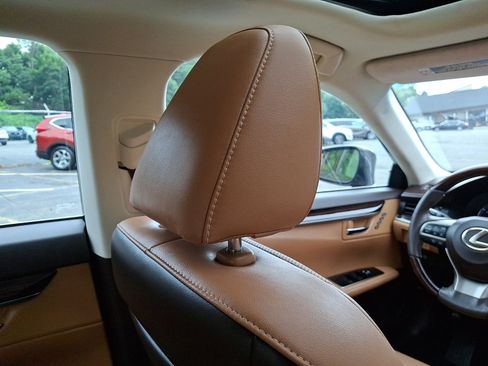 Used 2016 Lexus ES 350 w/ Premium Package w/Wood Trim FWD image 13