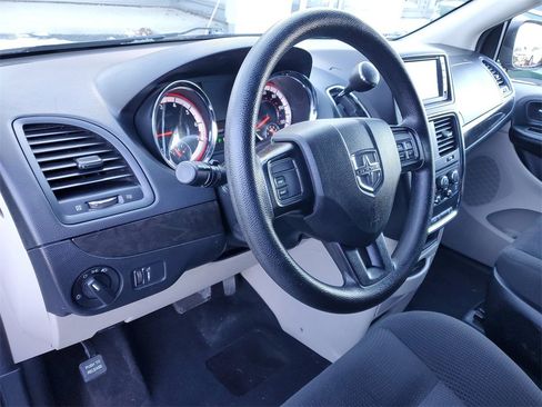 Used 2020 Dodge Grand Caravan SE image 7