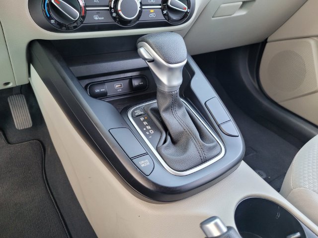 Used 2025 Kia Soul LX w/ LX Technology Package FWD image 21
