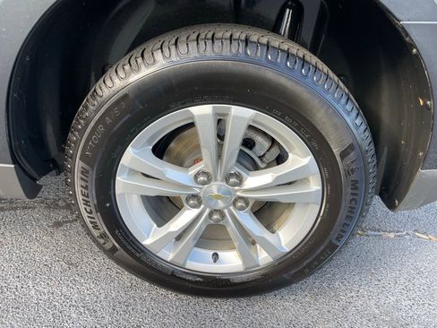 Used 2017 Chevrolet Equinox LS image 42