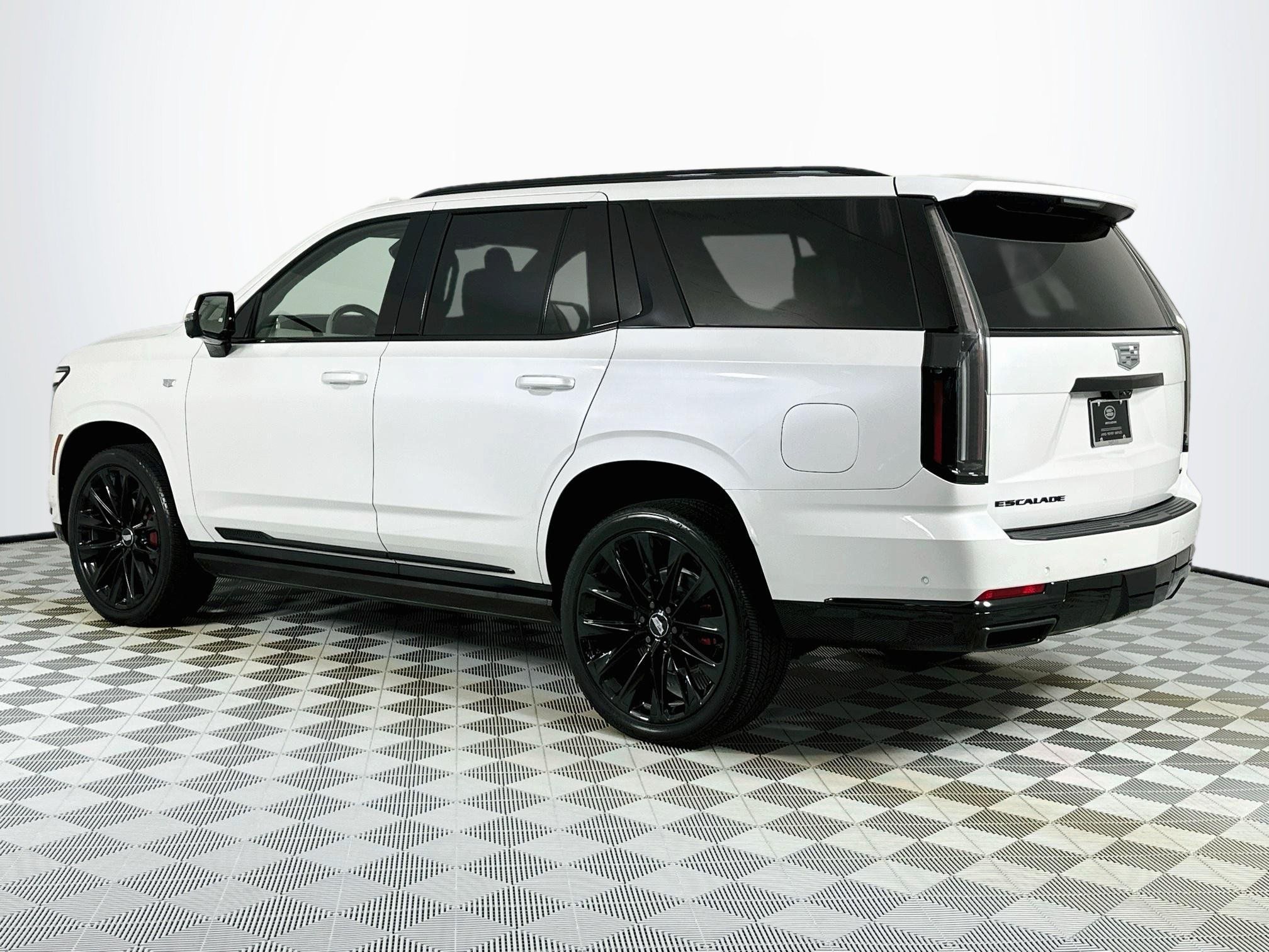 Used 2025 Cadillac Escalade Sport Platinum w/ LPO, ONYX Package AWD/4WD image 7