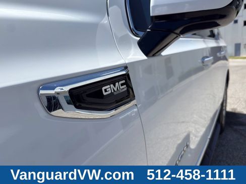 Used 2023 GMC Yukon XL SLT AWD/4WD image 5