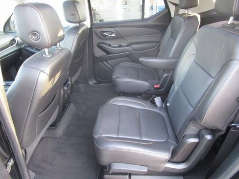 Used 2020 Chevrolet Traverse LT w/ LT Premium Package image 21
