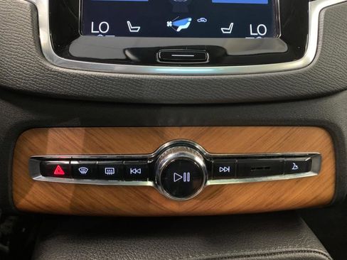 Used 2022 Volvo XC90 T6 Momentum w/ Climate Package image 29