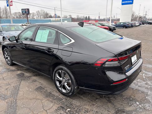 Used 2023 Honda Accord EX image 8