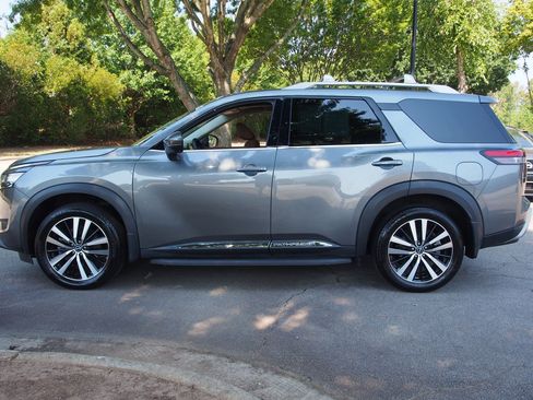 Used 2024 Nissan Pathfinder Platinum w/ Cargo Package FWD image 4