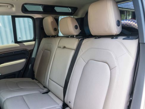 Used 2023 Land Rover Defender 110 S image 31