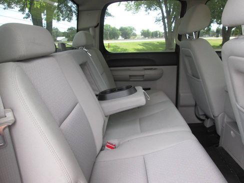 Used 2011 Chevrolet Silverado 2500 LT w/ Interior Plus Package AWD/4WD image 23